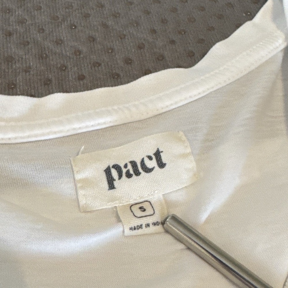 Pact Women's White V-Neck Short Sleeve Organic Cotton T-Shirt S 2-Pack - Picture 4 of 9